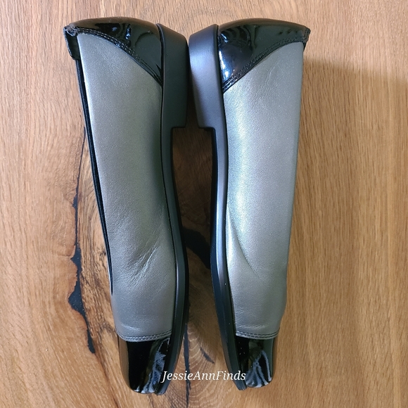 SAS Women's Flats in Black and Gray - Picture 9 of 13